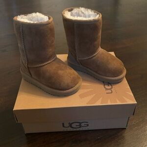 UGG Classic Kids Boots Size 7 (toddler)
